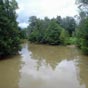 Monségur est établie sur une hauteur dominant la vallée du Dropt, un affluent de la Garonne. 